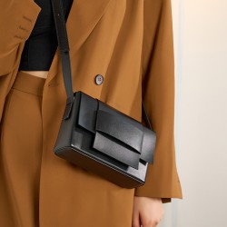 2024 Messy Wores Bags Normal Soft Skin Weaving Fang Bag Men's Bags Tofu Bags Small Design Shoulder Cow Skin Women's Bag