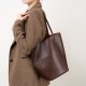 小众牛皮通勤托特包女真皮大容量水桶包2024新款高级感单肩手提包
